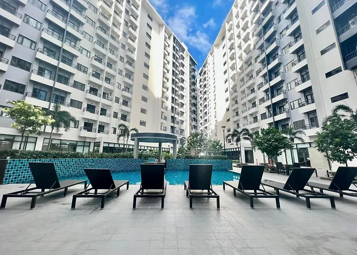 Staycation-resort Near Airport And Sm Bicutan With 3 Pools And Playground Apartamento Manila