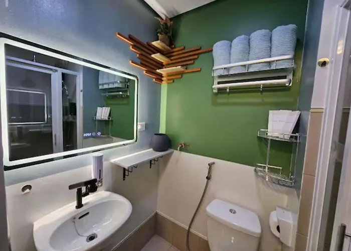 Staycation-resort Near Airport And Sm Bicutan With 3 Pools And Playground *