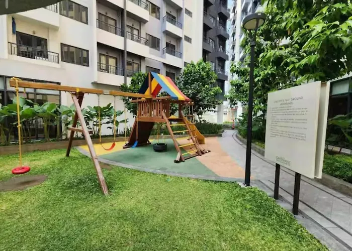 Staycation-resort Near Airport And Sm Bicutan With 3 Pools And Playground * Manila